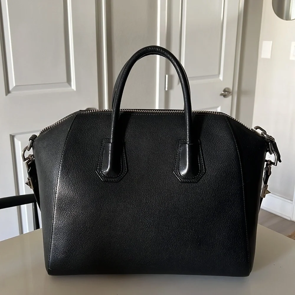 Givenchy Medium Antigona Bag | Black Leather 💘 - Picture 4 of 13